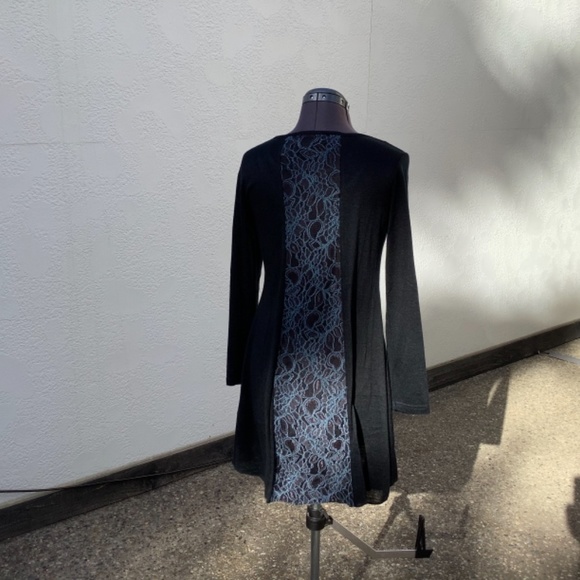 Papillon long sleeve light weight button front size small never worn. - Picture 5 of 6